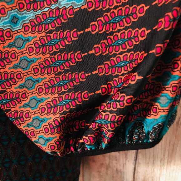 Pretty cold shoulder, bat wing top - Picture 3 of 5